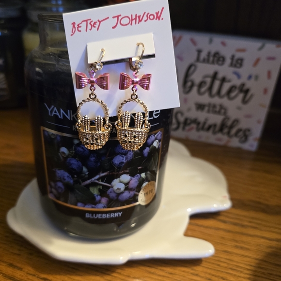 Betsey Johnson Gold Tone Rabbit Ears Easter Basket Drop Earrings Pink Bow NWT - Picture 14 of 14